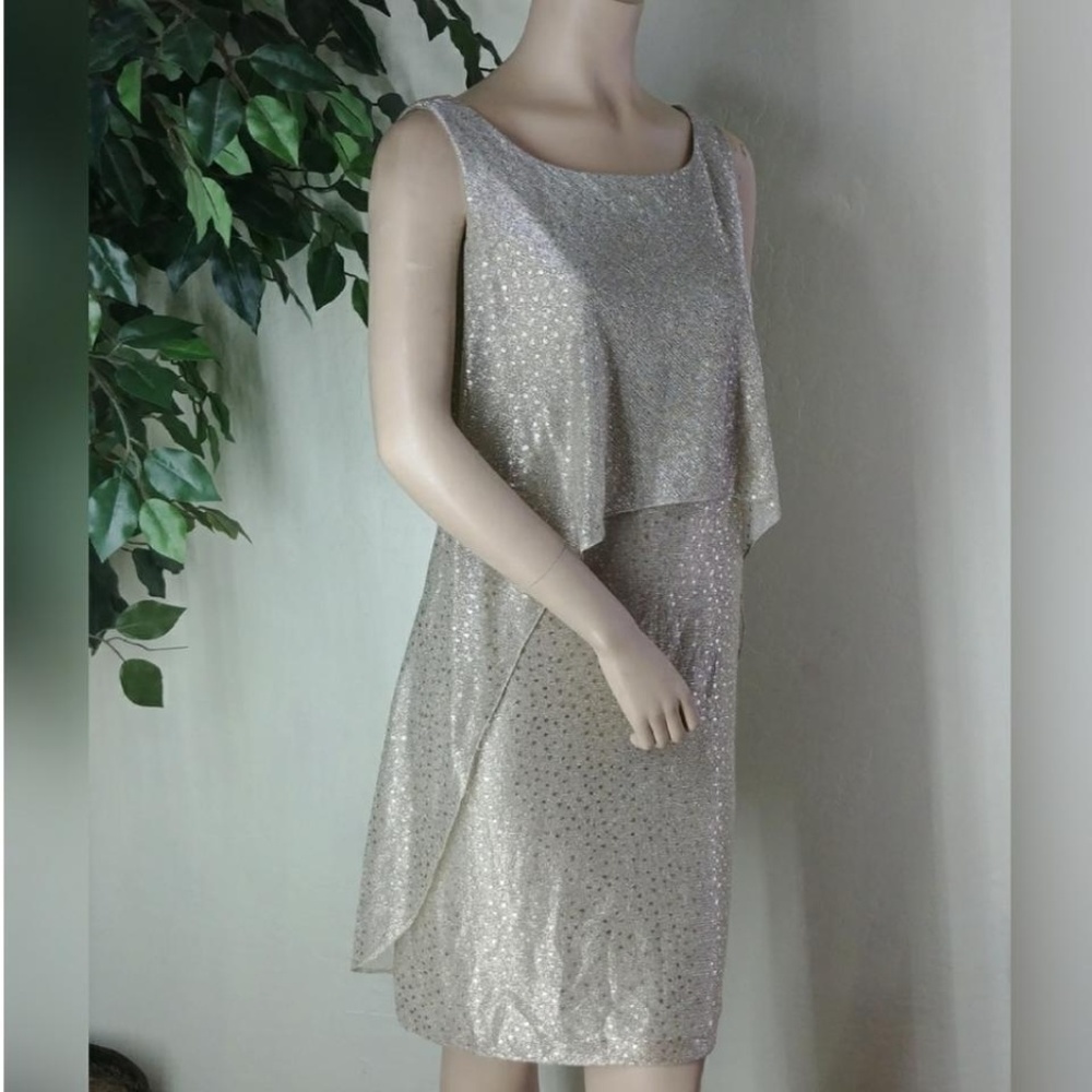 SLNY Gold Women's Cut-Out Back Shimmer Popover